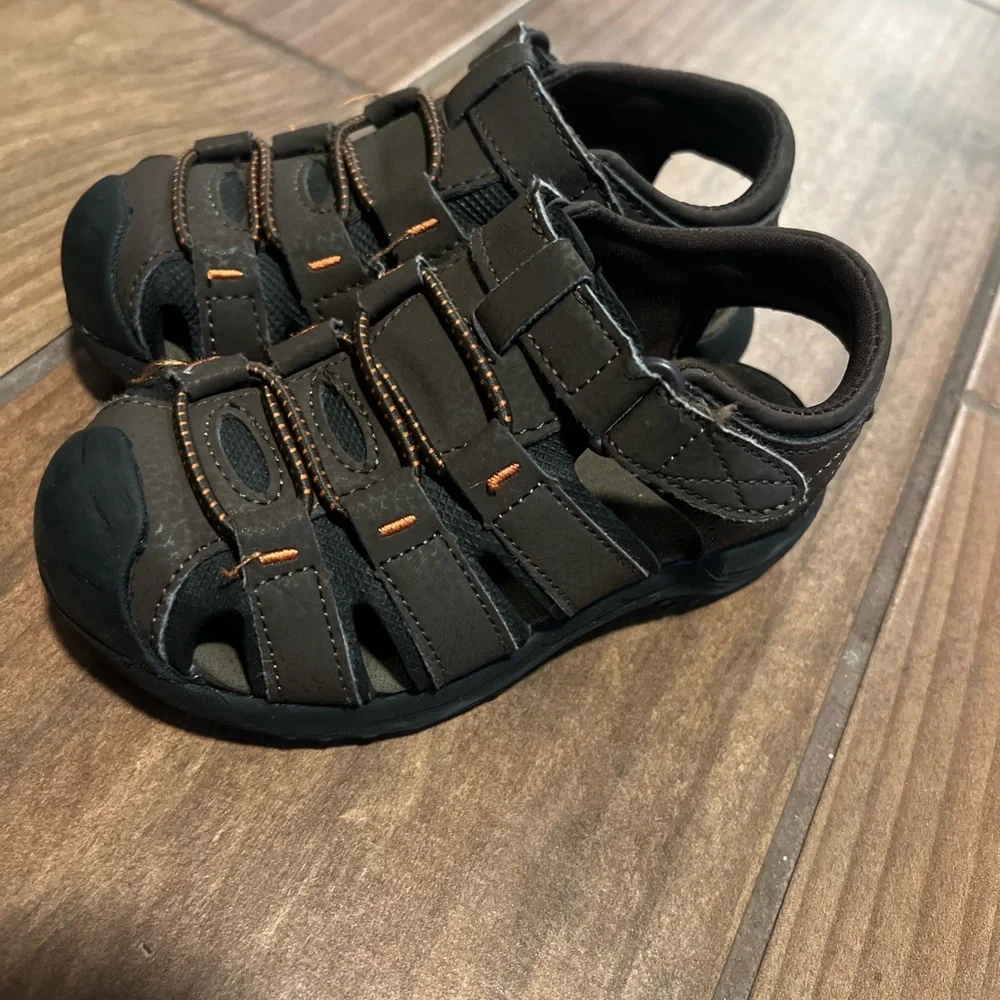 Sandals - Picture 2 of 4